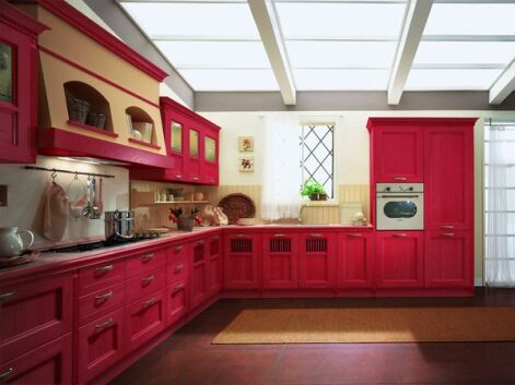 Кухня бордово-красная “Rosso Scorcio”